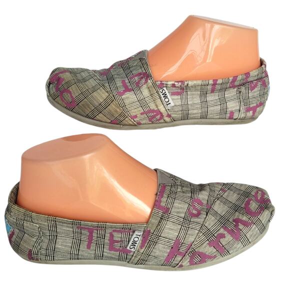 TOMS WMS Sz 7.5 Dare To Teach Vegan Slip-On Classic Graffiti Flats Pink Gray - Picture 1 of 12